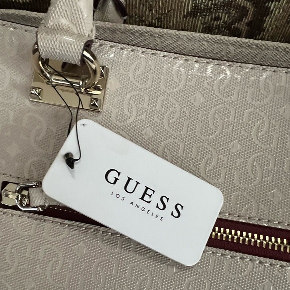Guess Purse - Picture 7 of 7